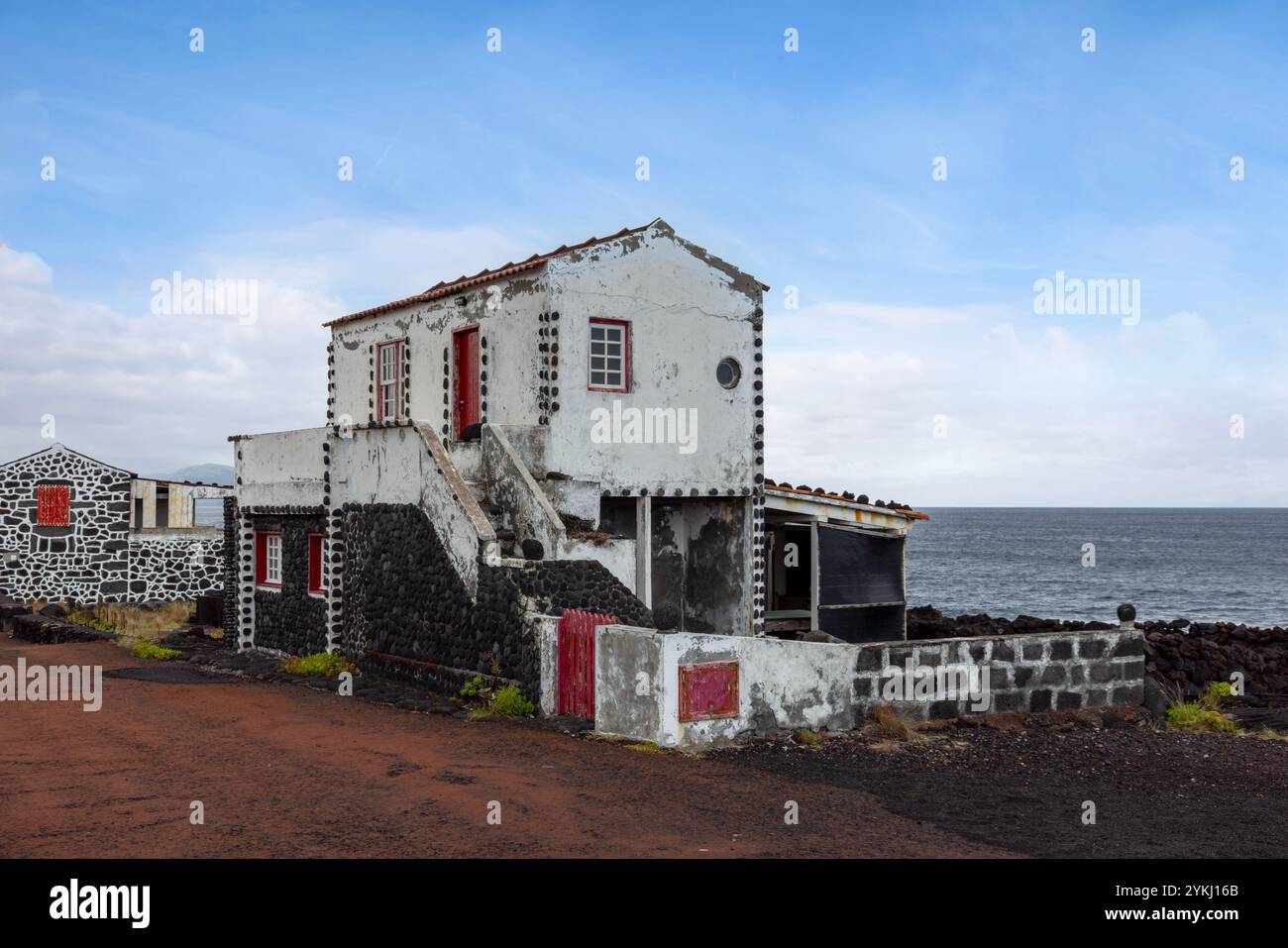 Le village de Lajido est situé dans l'un des centres de la cave de lave sur l'île de Pico, aux Açores. Banque D'Images