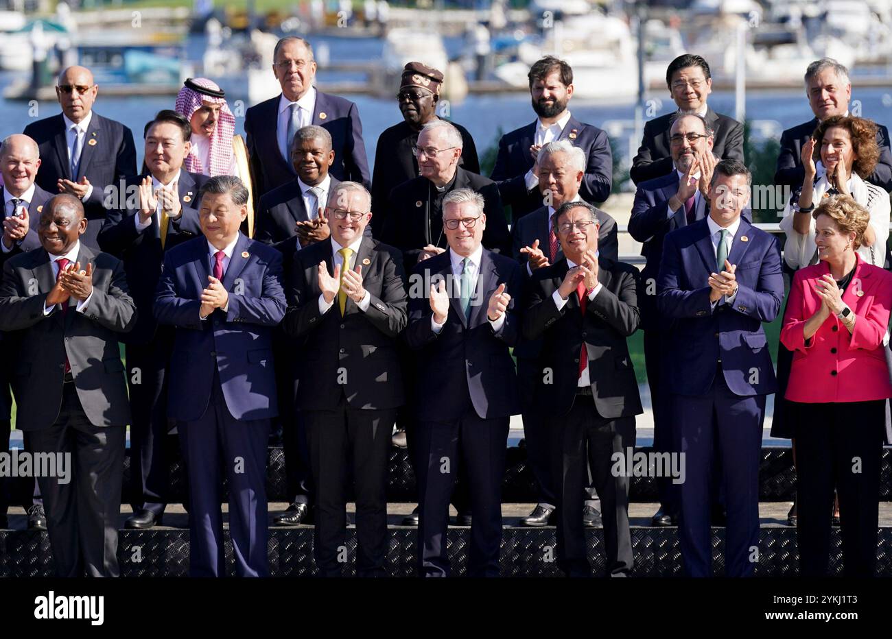 Le premier ministre Sir Keir Starmer (au centre) avec les dirigeants des membres du G20 alors qu’ils posent pour la photo de l’Alliance mondiale contre la faim et la pauvreté au sommet du G20 au Musée d’Art moderne de Rio de Janeiro, Brésil. Date de la photo : lundi 18 novembre 2024. Banque D'Images