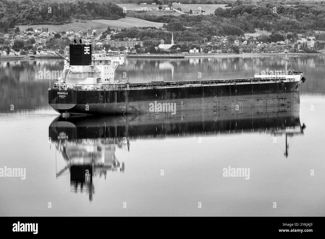 Cargo, rivière Sagueney, la Baie, Saguenay, Québec, Canada Banque D'Images