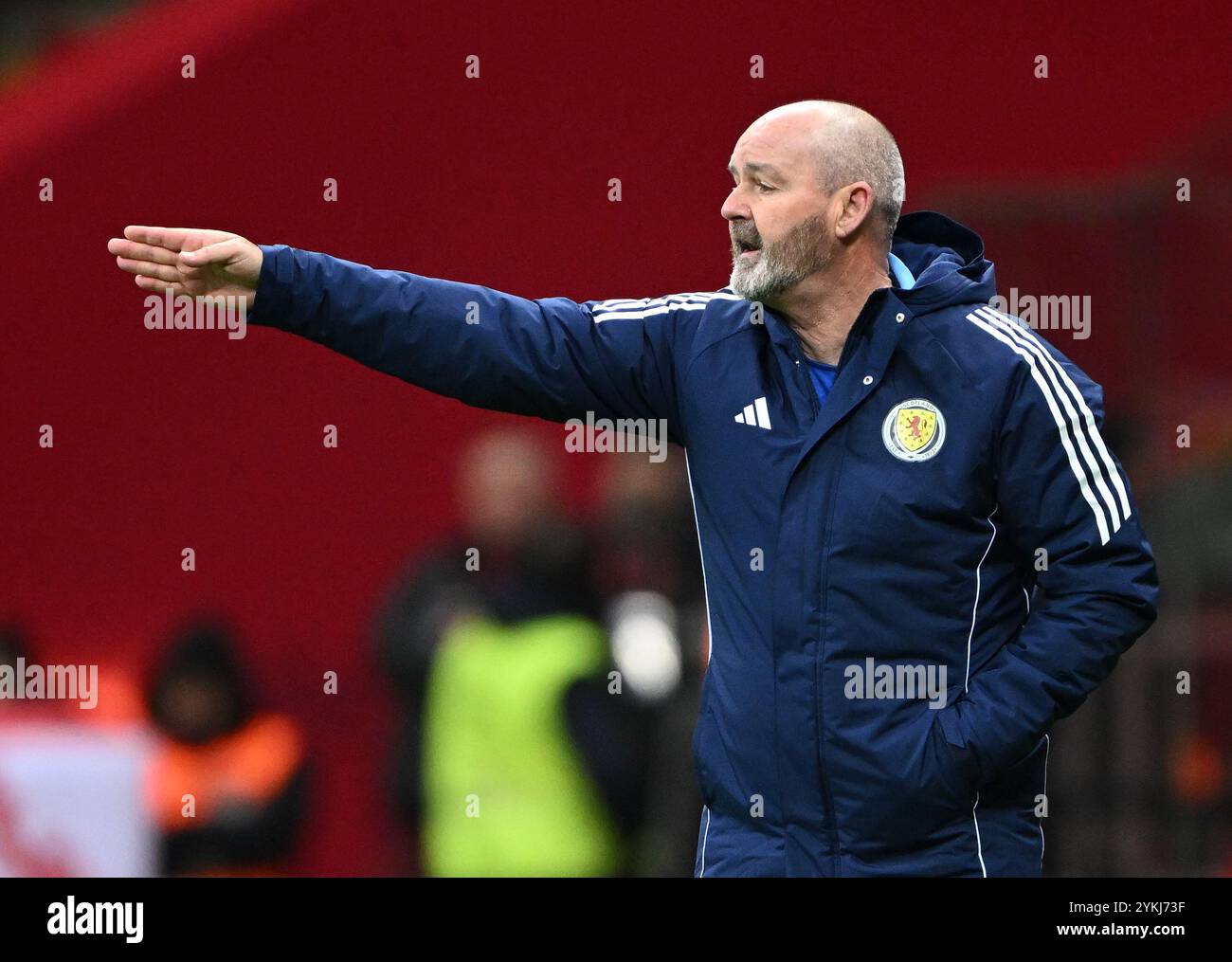 L'entraîneur écossais Steve Clarke sur la ligne de touche lors du match du Groupe A1 de l'UEFA Nations League au stade PGE Narodowy de Varsovie. Date de la photo : lundi 18 novembre 2024. Banque D'Images