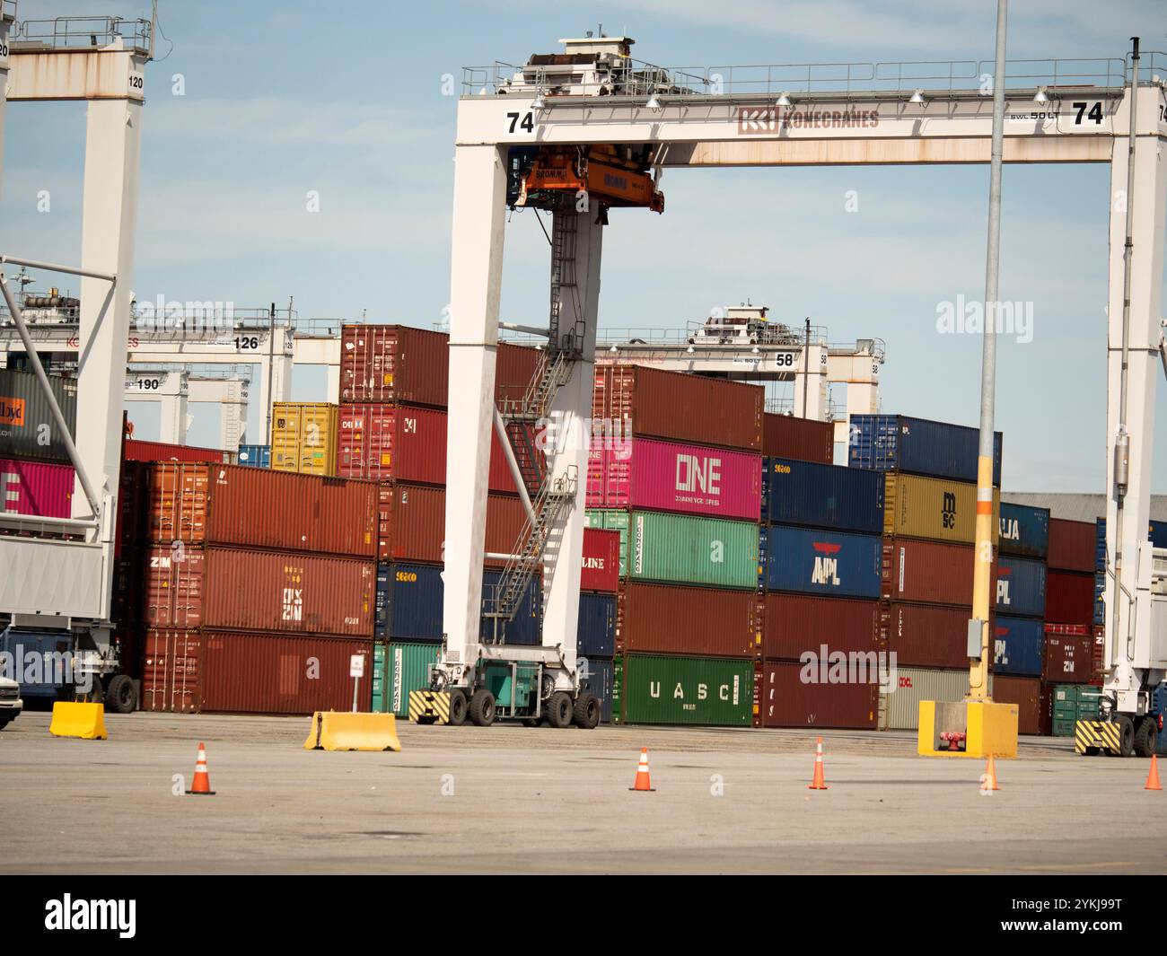 Port de Savannah, GA installations portuaires, navires et conteneurs à Savannah, GA le 29 février 2020. Photo USDA de Meghan Rodgers. Banque D'Images