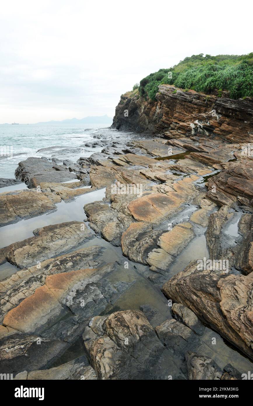 Belle côte rocheuse sur l'île de Tung Ping Chau à Hong Kong. Banque D'Images