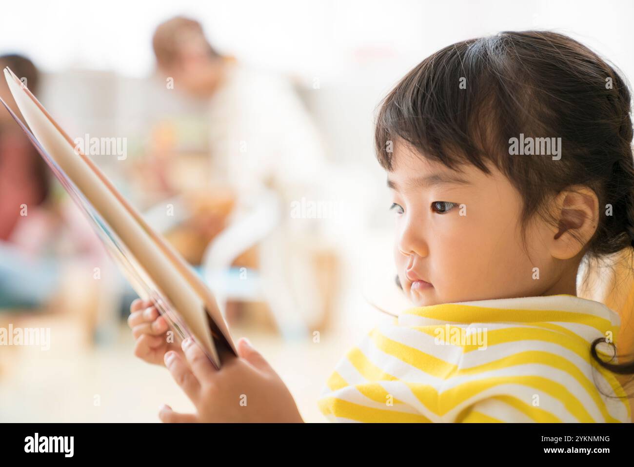 Fille de l'école maternelle Banque D'Images