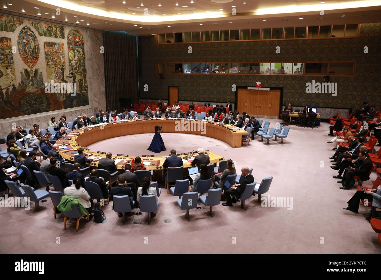 Nations Unies. 18 novembre 2024. Cette photo prise le 18 novembre 2024 montre une scène lors de la réunion d'information ministérielle du Conseil de sécurité sur le moyen-Orient au siège de l'ONU à New York. Fu Cong, le représentant permanent de la Chine auprès des Nations Unies, a déclaré lundi qu'il était inacceptable que le Conseil de sécurité de l'ONU reste au point mort et inactif, car la situation au moyen-Orient reste extrêmement précaire. Crédit : XIe E E/Xinhua/Alamy Live News Banque D'Images