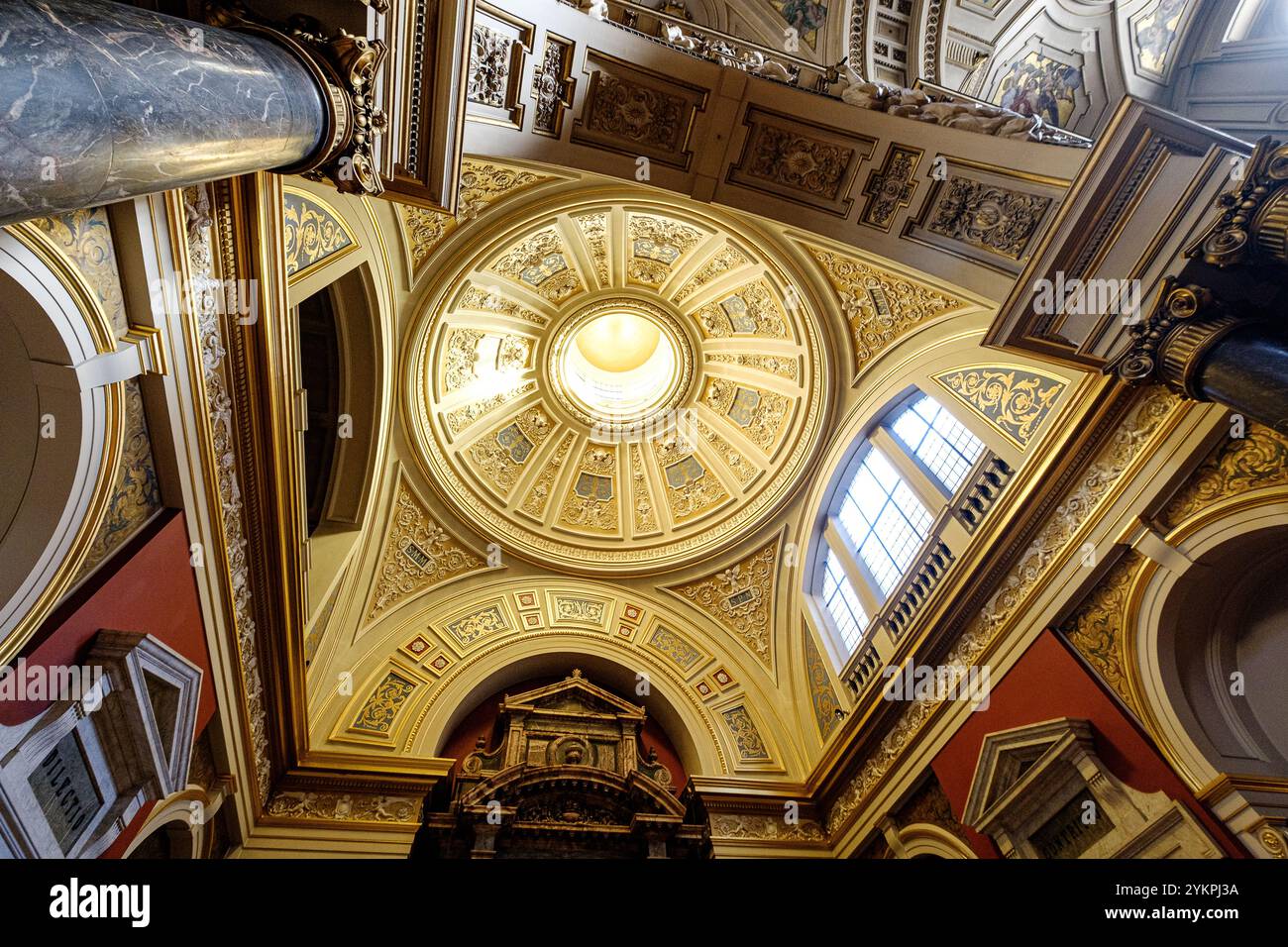 Intérieur de l'Oratoire de Brompton, une église paroissiale catholique victorienne tardive à South Kensington, Londres. Aussi un lieu de mariage de note Banque D'Images