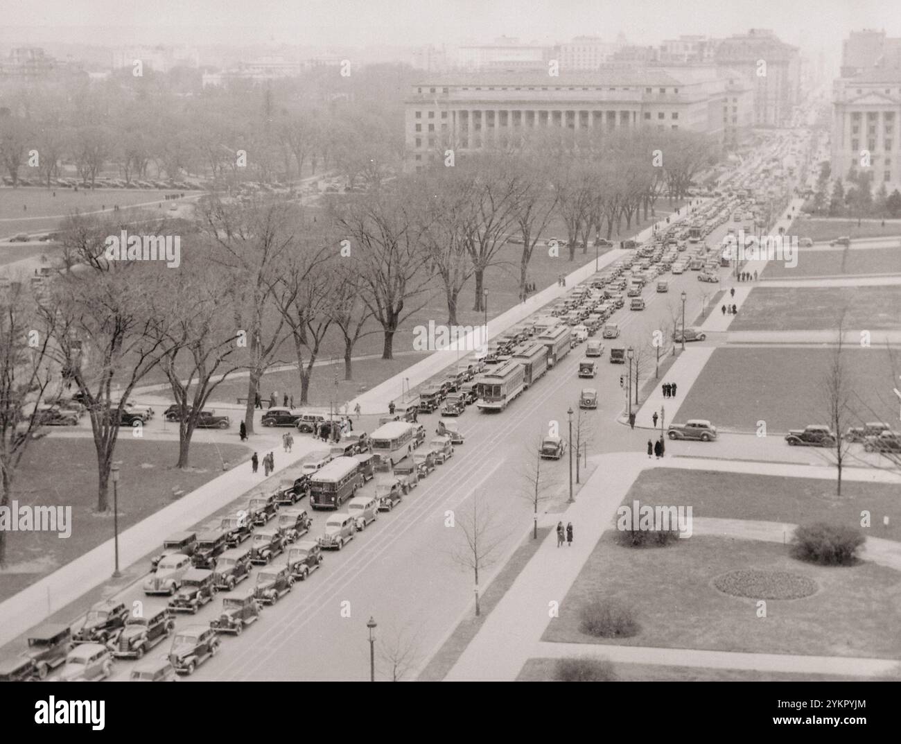 Vue aérienne vintage d'un embouteillage, 14th Street et le Mall, Washington, D.C. États-Unis. 1937 Banque D'Images