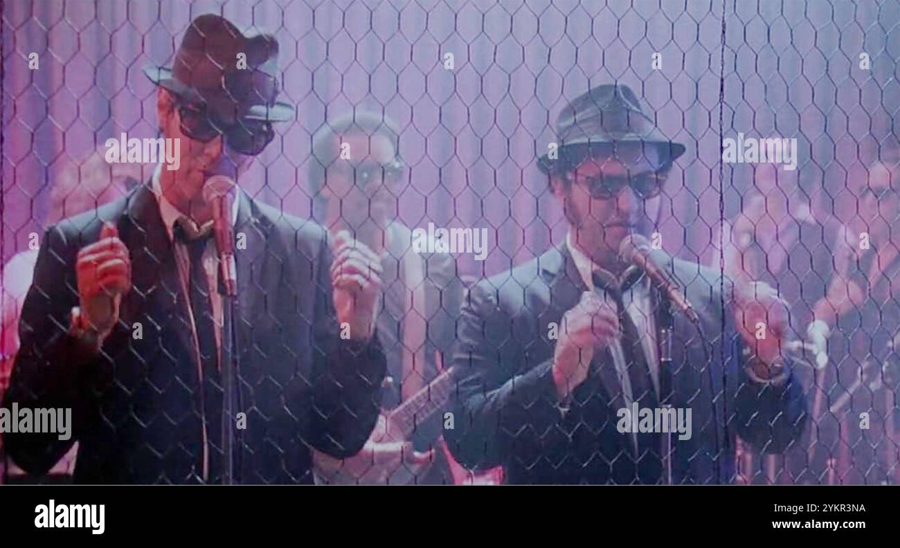 LES FRÈRES BLUES 1980 Universal Pictures film avec Dan Aykroyd à gauche et John Belushi Banque D'Images