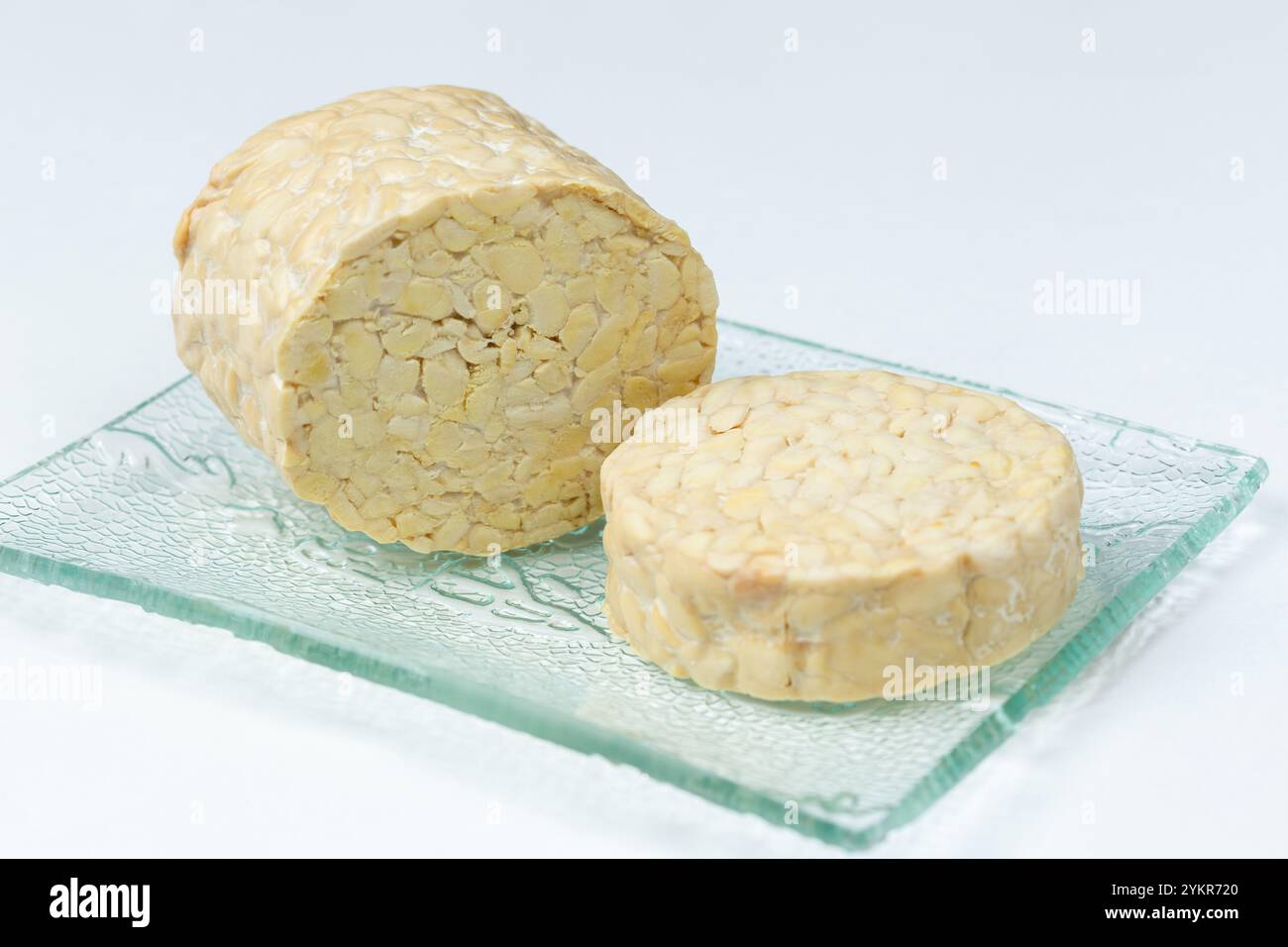 Le tempeh ou tempe est un aliment traditionnel indonésien à base de soja fermenté Banque D'Images