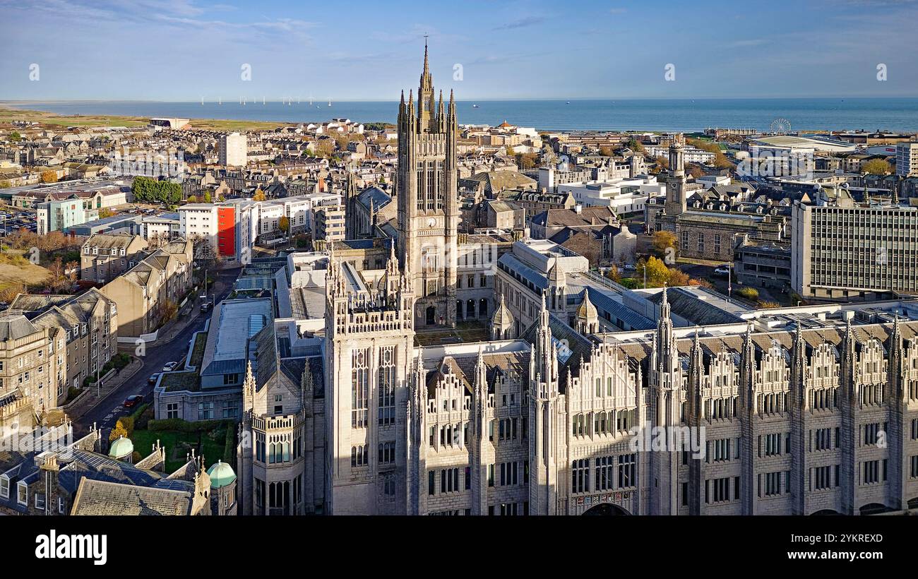 Aberdeen Scotland Marischal College dans Broad Street la Tour et pinacles de granit sur la façade Banque D'Images