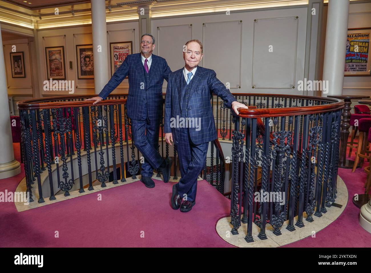 Penn (à gauche) et Teller posent près des pas du London palladium dans le centre de Londres, avant leur résidence de 11 dates au théâtre l'année prochaine. Date de la photo : mardi 19 novembre 2024. Banque D'Images