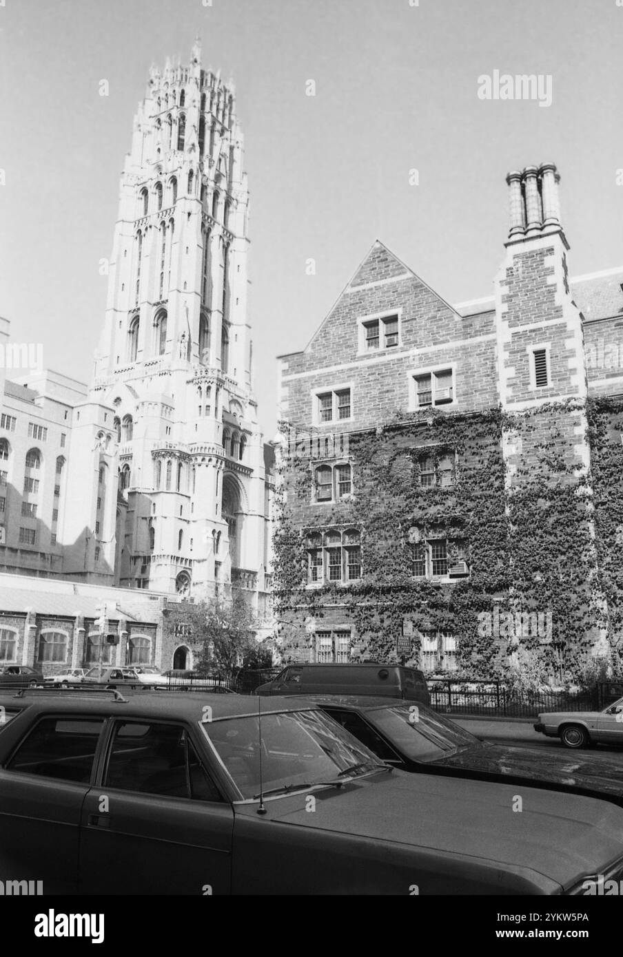 New York City, NY, 1982. Vue extérieure du séminaire théologique Union à Morningside Heights, Manhattan. Banque D'Images