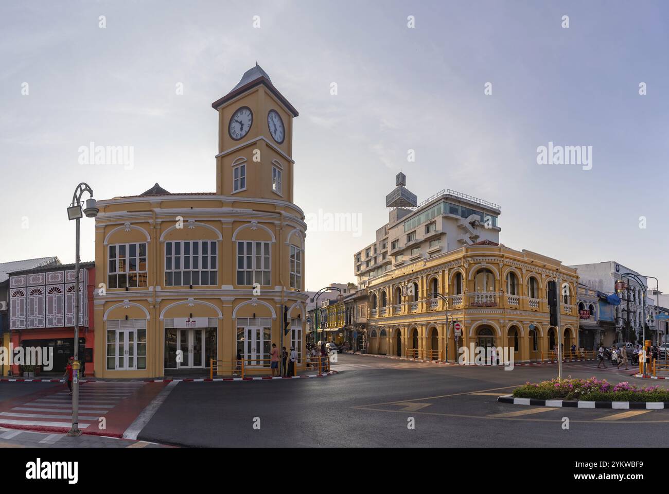 Une photo du bâtiment jaune Museum Phuket dans la vieille ville de Phuket Banque D'Images