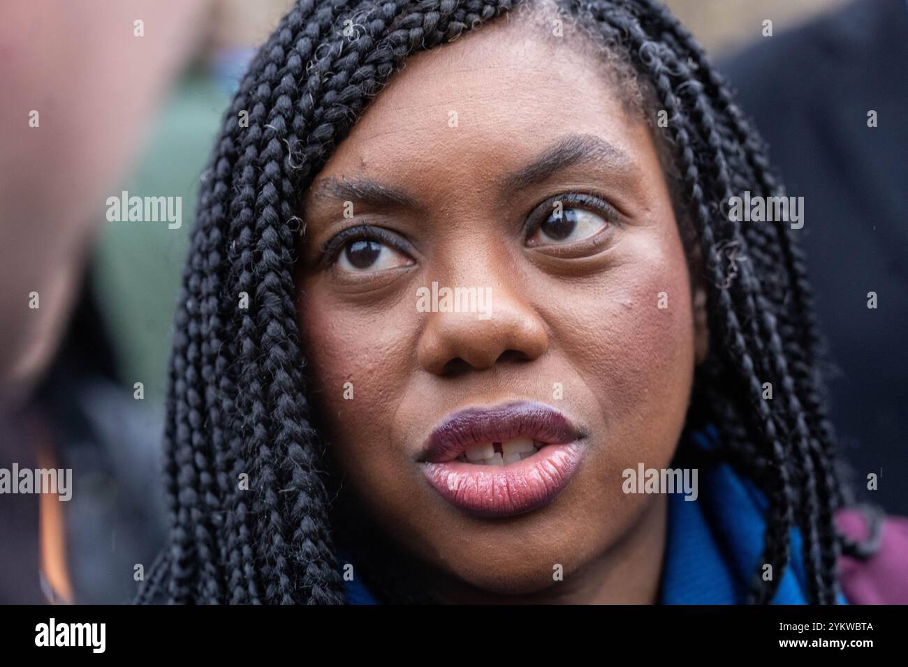 Londres, Royaume-Uni. 19 novembre 2024. Kemi Badenoch, chef du Parti conservateur et membres de son cabinet fantôme, a rencontré des agriculteurs et leurs représentants, sur College Green, avant la manifestation contre le budget des agriculteurs à Whitehall Londres Kemi Badenoch, chef du Parti conservateur crédit : Ian Davidson/Alamy Live News Banque D'Images