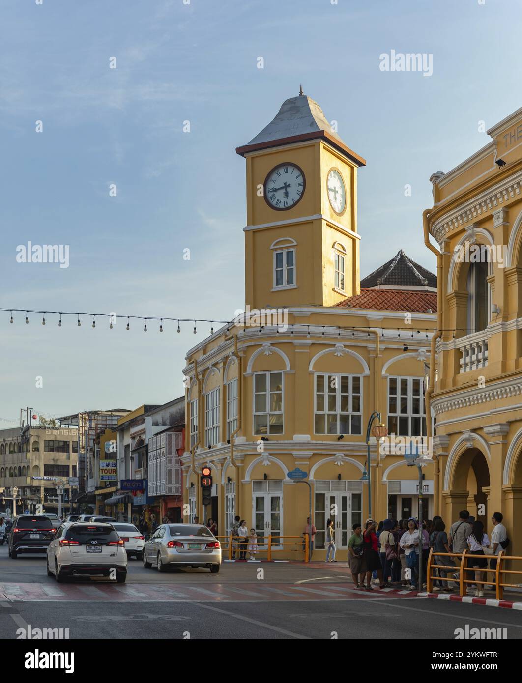 Une photo du bâtiment jaune Museum Phuket dans la vieille ville de Phuket Banque D'Images