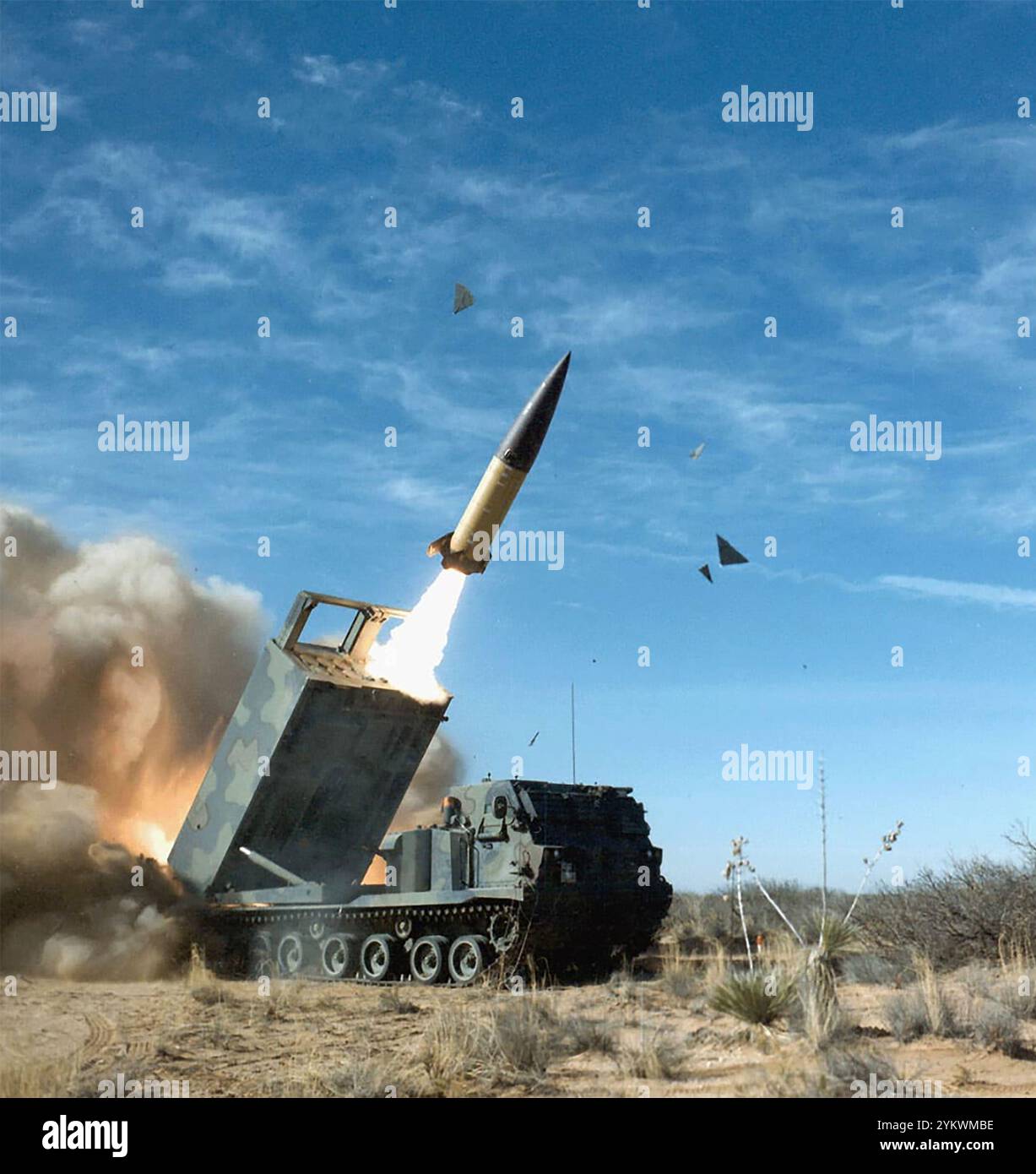 Lancement du système de missiles tactiques de l'armée LOCKHEED MARTIN MGM-140 (ATACMS) depuis un HIMARS. Photo : US Army. Banque D'Images