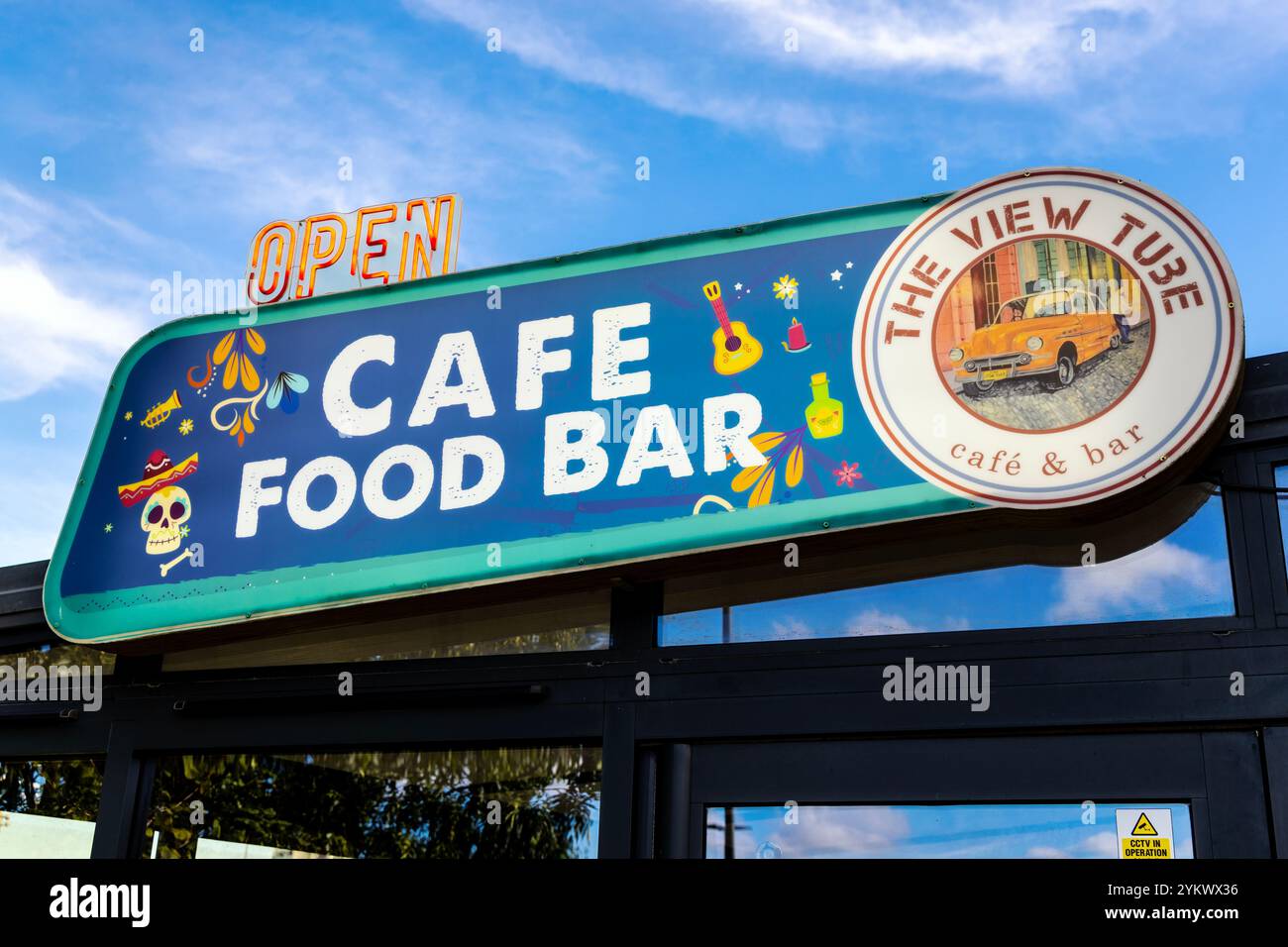 The View tube café restaurant et centre communautaire des arts fait de conteneurs maritimes, Olympic Village, Stratford, Londres, Angleterre Banque D'Images