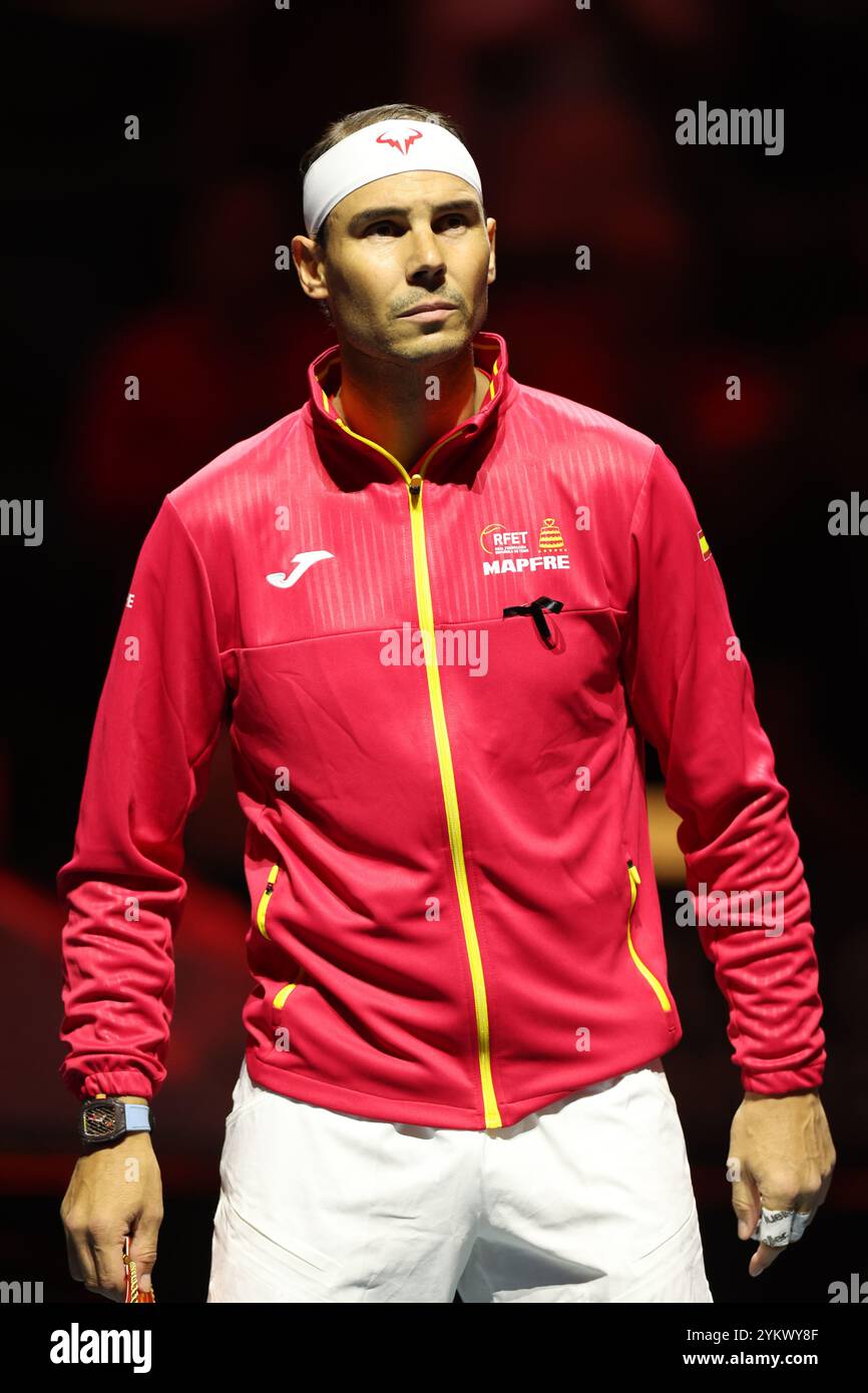 Malaga, Royaume-Uni. 19 novembre 2024. Rafael Nadal, d’Espagne, lors de la présentation de l’équipe avant son match contre Botic Van de Zandschulp, des pays-Bas, lors des quarts de finale de la Coupe Davis 2024, au Palacio de Deportes Jose Maria Martin Carpena Arena à Malaga. Crédit : Isabel Infantes/Alamy Live News Banque D'Images