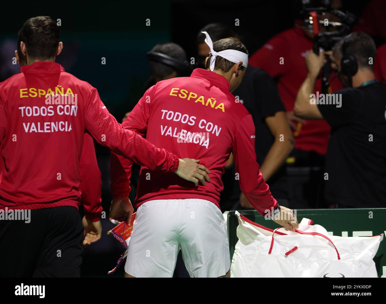 Malaga, Royaume-Uni. 19 novembre 2024. Rafael Nadal, d’Espagne, arrive aux quarts de finale de la Coupe Davis 2024 contre Botic Van de Zandschulp, des pays-Bas, au Palacio de Deportes Jose Maria Martin Carpena Arena à Malaga. Crédit : Isabel Infantes/Alamy Live News Banque D'Images