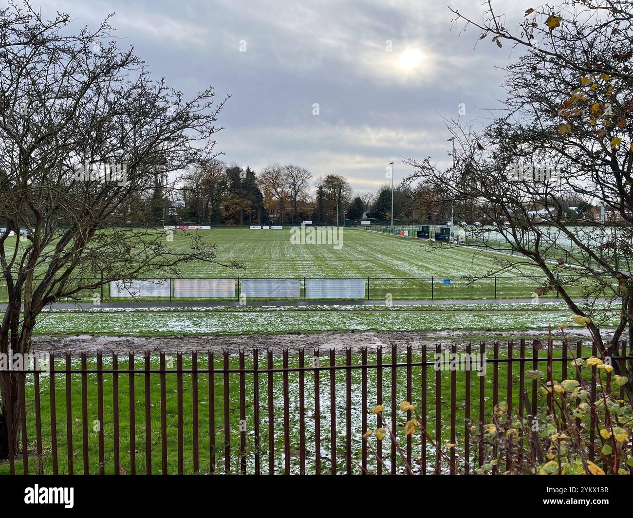 Terrain de cricket et de football de Maghull. Terrains de jeu Old Hall Maghull - Image de stock capturée avec un smartphone