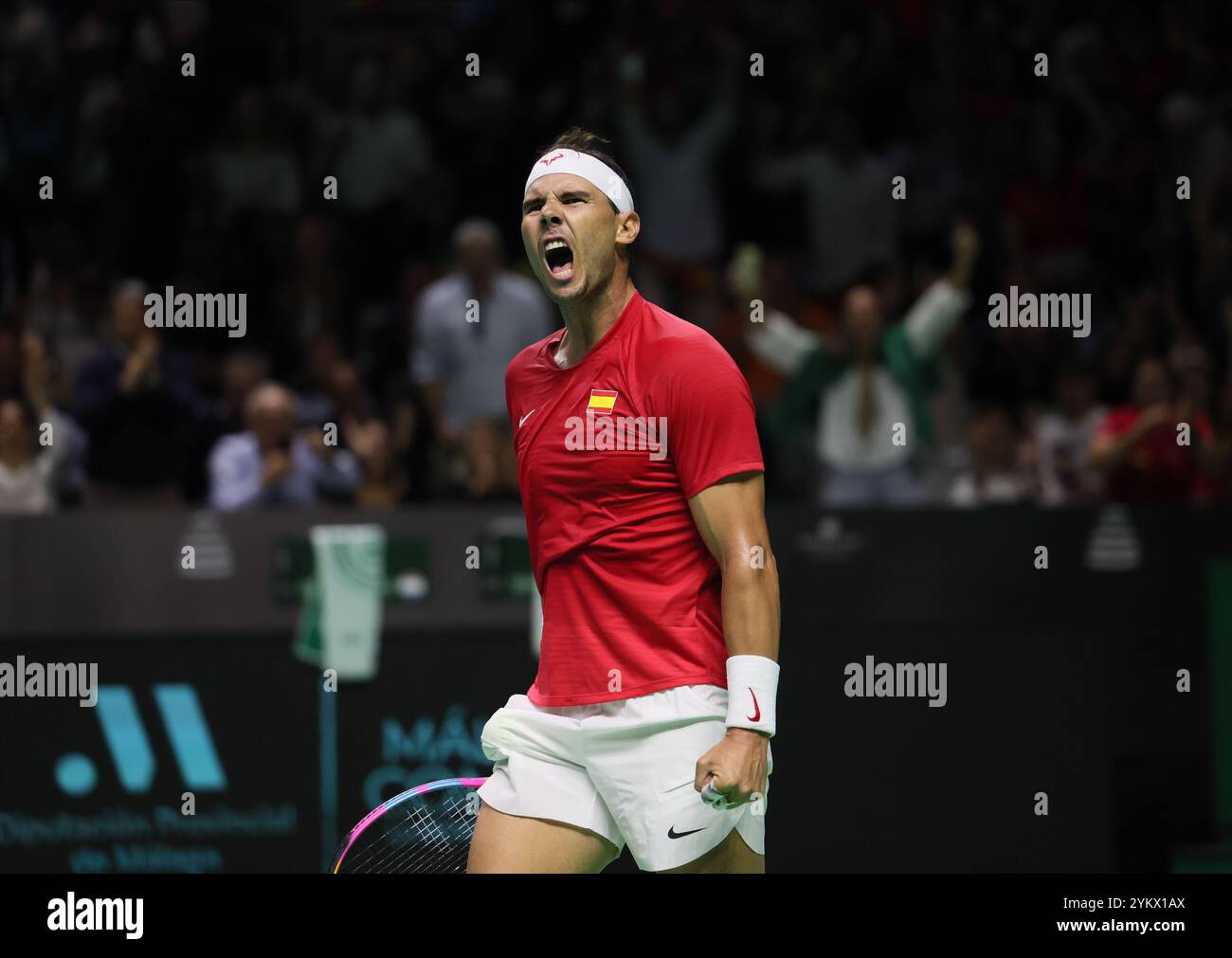 Malaga, Royaume-Uni. 19 novembre 2024. Rafael Nadal, d'Espagne, réagit après avoir remporté un match lors des quarts de finale de la Coupe Davis 2024 contre Botic Van de Zandschulp, des pays-Bas, au Palacio de Deportes Jose Maria Martin Carpena Arena à Malaga. Crédit : Isabel Infantes/Alamy Live News Banque D'Images
