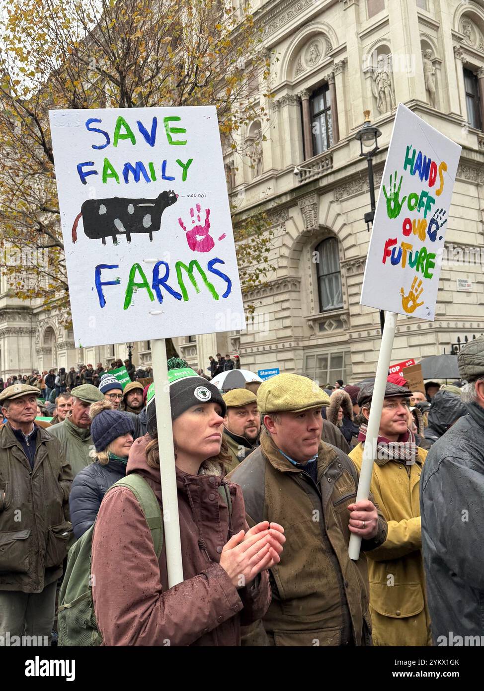 Londres, Royaume-Uni. 19 novembre 2024. Des milliers d'agriculteurs protestent à Whitehall contre les modifications apportées par le gouvernement britannique à l'impôt sur les successions agricoles le 19 novembre 2024 à Londres, au Royaume-Uni. Les ministres du gouvernement ont laissé entendre qu'ils n'annuleraient pas les changements apportés dans le récent budget et que les fonds recueillis par eux seraient alloués aux écoles et à la santé. CAP/GED © GED/Capital Pictures crédit : Capital Pictures/Alamy Live News Banque D'Images