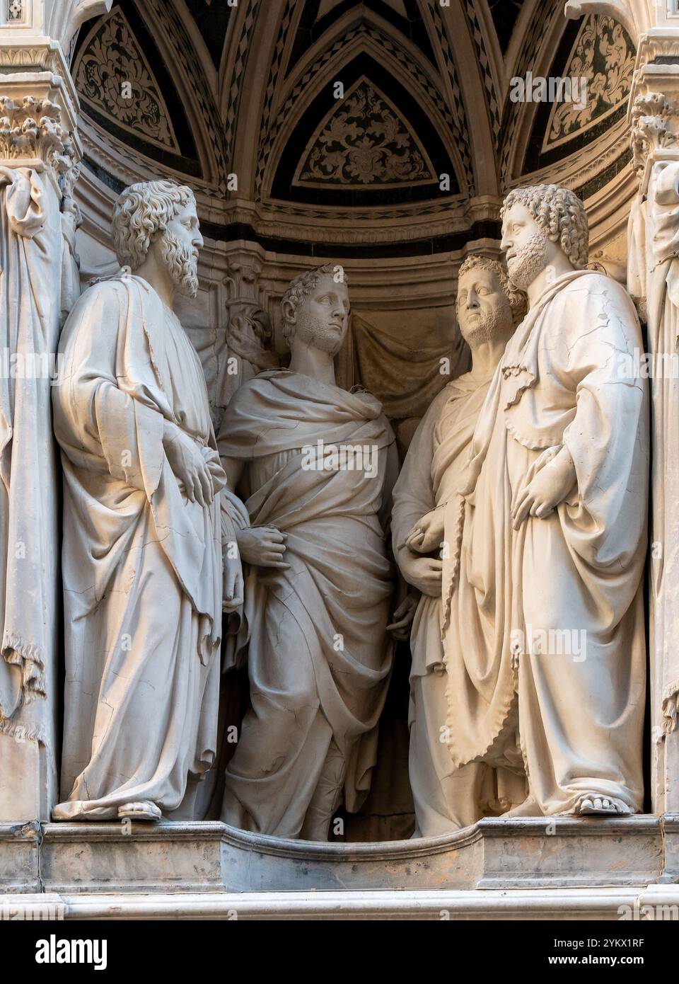 Le groupe des quatre Saints couronnés et sont Casorio, Claudio, Sempronio et Nicostrato, 1409 - 1417 par Nanni di Banco dans les niches externes de la c Banque D'Images