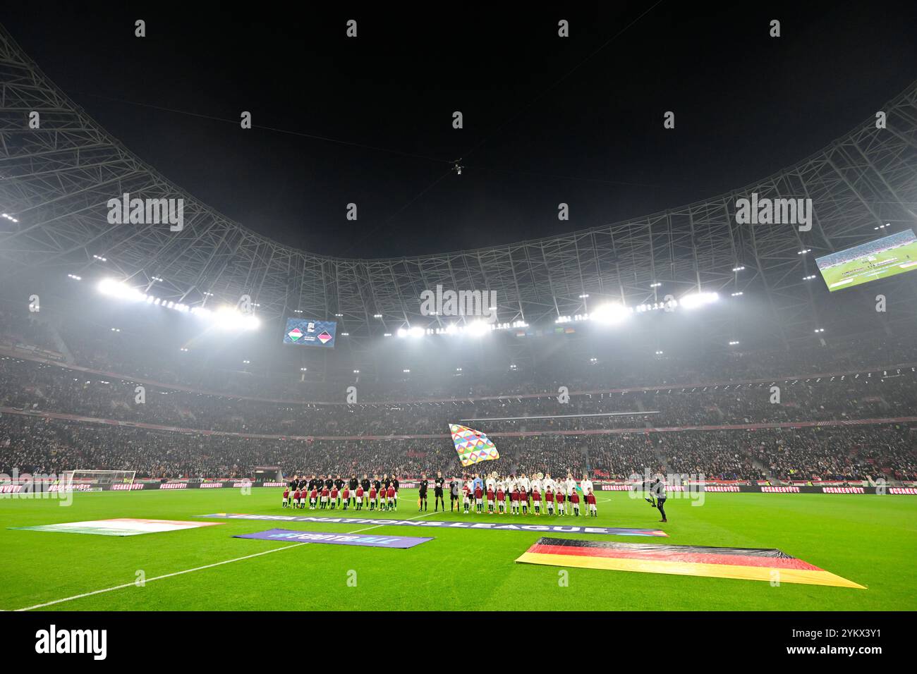 Budapest, Hongrie. 19 novembre 2024. Football : Ligue des Nations A, Hongrie - Allemagne, phase de groupes, Groupe 3, Journée 6 à Puskas Arena, les équipes hongroise et allemande s'alignent avant le match. Crédit : Marton Monus/dpa/Alamy Live News Banque D'Images