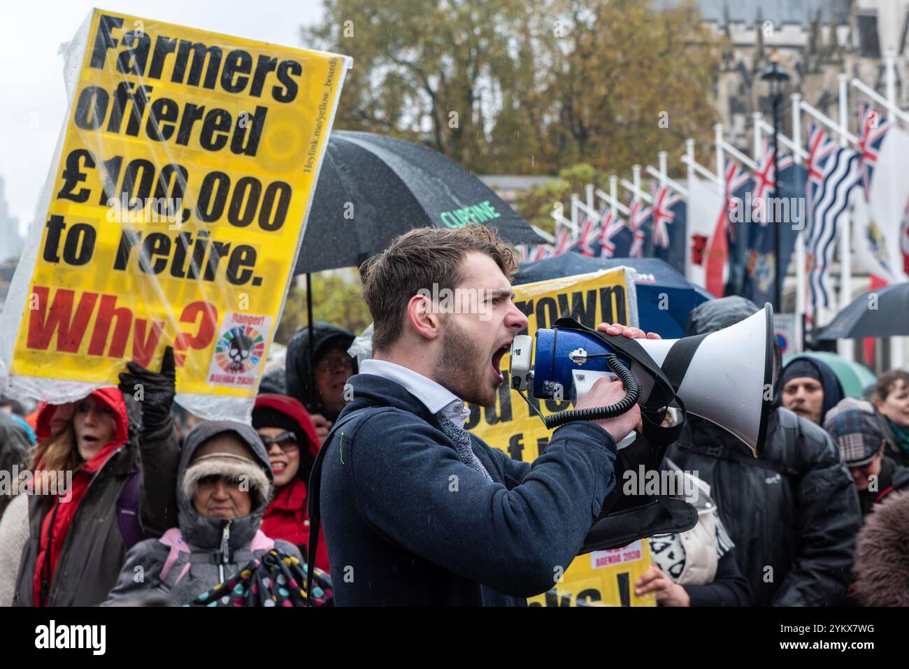Les agriculteurs protestent à Londres contre l'intention budgétaire du Labour de limiter l'aide aux biens agricoles (APR) qui, selon eux, risque de compromettre l'avenir de l'agriculture Banque D'Images