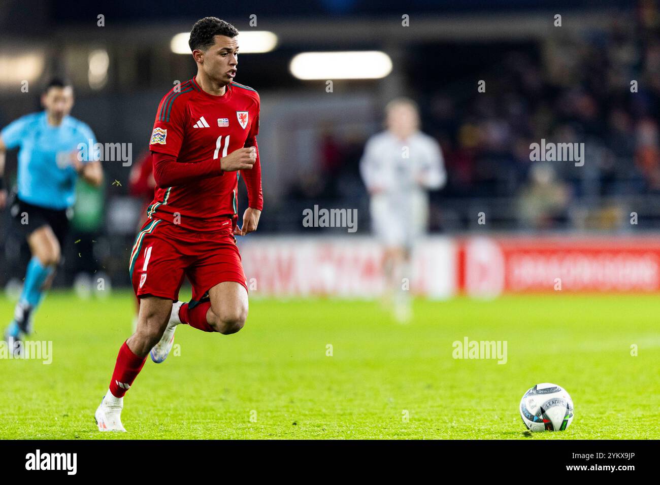 Cardiff, Royaume-Uni. 19 novembre 2024. Brennan Johnson, du pays de Galles, marque son troisième but. Pays de Galles contre Islande dans l'UEFA Nations League au Cardiff City Stadium le 19 novembre 2024. Crédit : Lewis Mitchell/Alamy Live News Banque D'Images