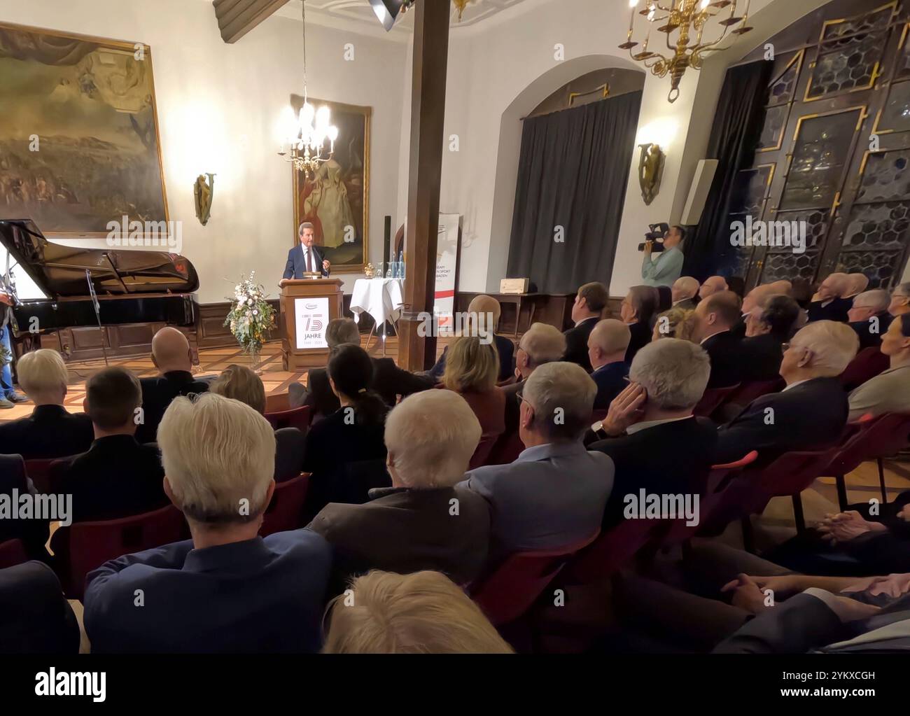 Freiburg Im Breisgau, Allemagne. 16 novembre 2024. Günther H. Oettinger (ehem. Ministerpräsident a. D. Baden-Württemberg) vor geladenen Gästen beim Festakt 75 Jahre Badischer Sportbund BSB Freiburg crédit : dpa/Alamy Live News Banque D'Images