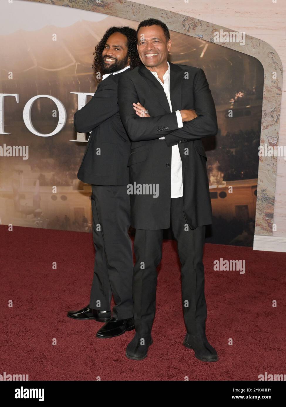 18 novembre 2024, Hollywood, Californie, États-Unis : Makaylo Van Peebles et Mario Van Peebles assistent à la première à Los Angeles de ''Gladiator II'' (crédit image : © Billy Bennight/ZUMA Press Wire) USAGE ÉDITORIAL SEULEMENT! Non destiné à UN USAGE commercial ! Banque D'Images