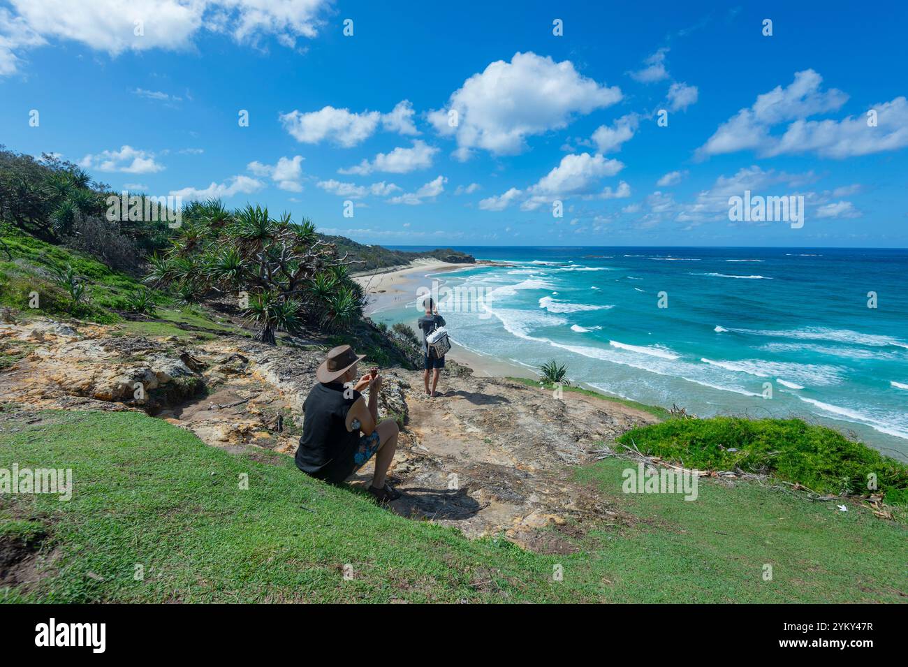 Touristes appréciant la vue à point Lookout populaire, North Stradbroke Island, Queensland, Queensland, Queensland, Queensland, Australie Banque D'Images