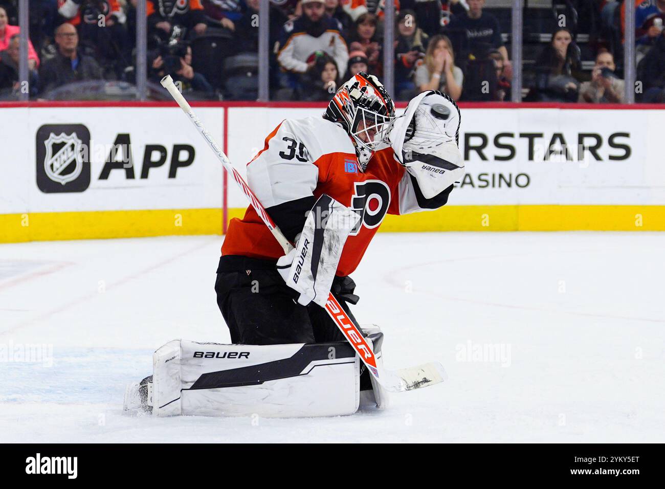 Philadelphia Flyers goaltender Aleksei Kolosov in action during an NHL hockey game against the Colorado Avalanche, Monday, Nov. 18, 2024, in Philadelphia. (AP Photo/Derik Hamilton) Banque D'Images