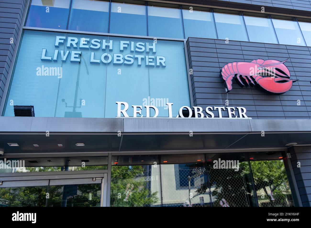New York City, États-Unis - 19 août 2022 : le restaurant Red Lobster à côté de l'Apollo Theater à Harlem, New York City, États-Unis. Banque D'Images