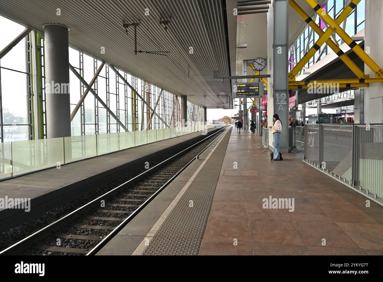 Station Gand-Sint-Pieters quai – Gand, Belgique – 22 octobre 2024 Banque D'Images