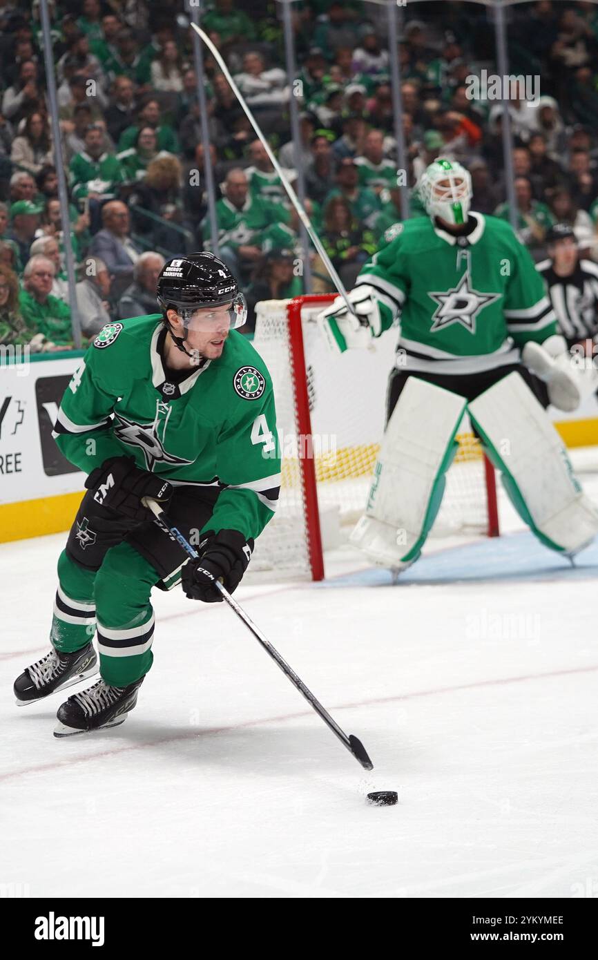 Dallas, États-Unis. 18 novembre 2024. Miro Heiskanen #4 des Dallas Stars patinant sur la glace contre les Ducks d'Anaheim lors du match de saison régulière de la LNH au American Airlines Center. Score final Dallas Stars 2- 4 Canards d'Anaheim. Le 18 novembre 2024 à Dallas, Texas. (Photo de Javier Vicencio/Eyepix Group) crédit : Eyepix Group/Alamy Live News Banque D'Images