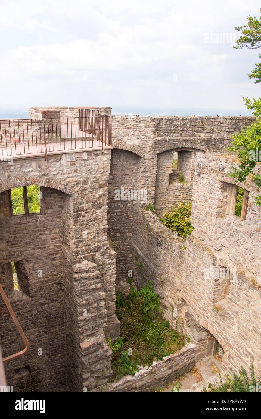 Ruines anciennes d'un château médiéval, Baden Baden, Allemagne, 20 août 2022 Banque D'Images