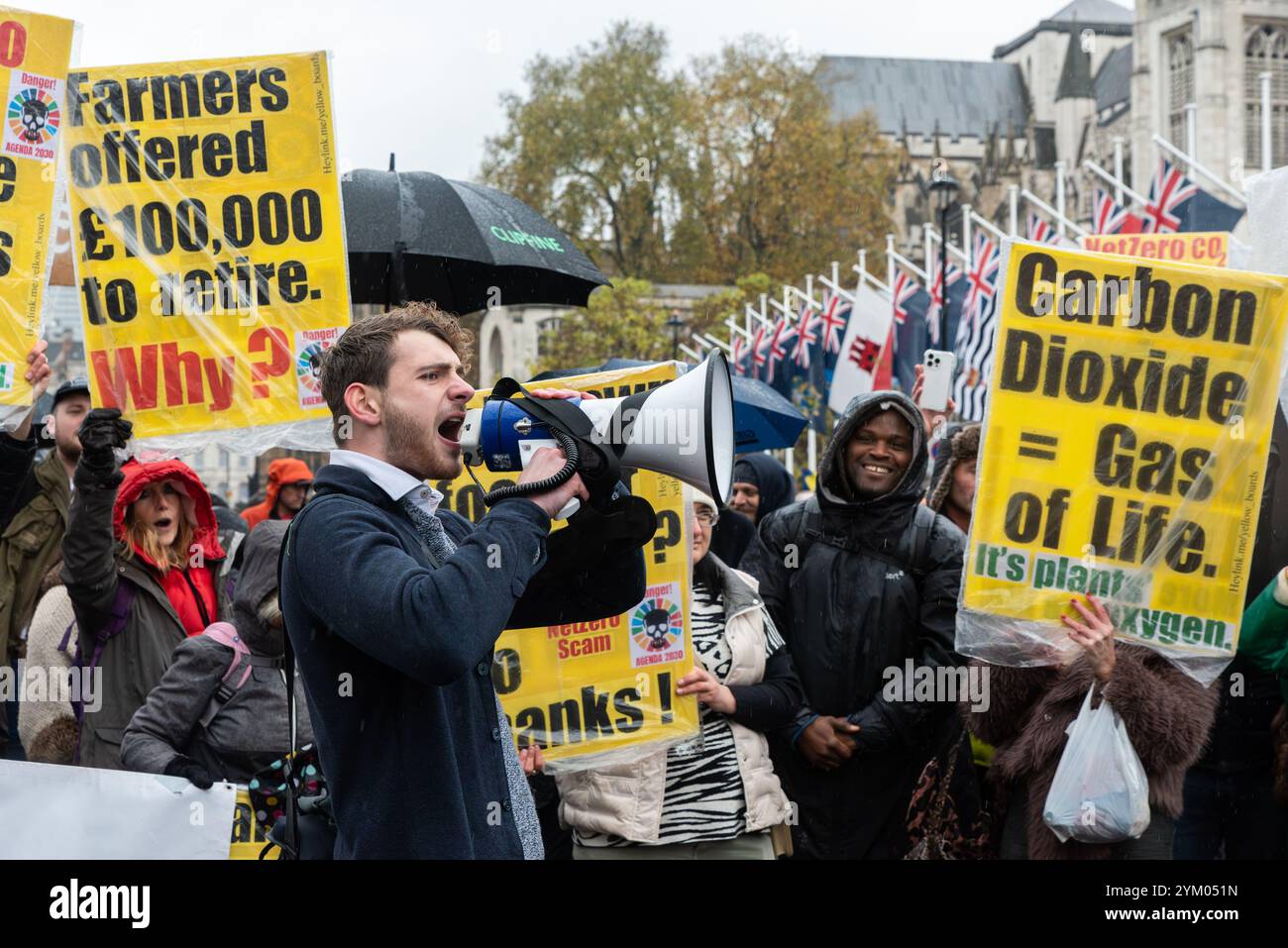 Les agriculteurs protestent à Londres contre l'intention budgétaire du Labour de limiter l'aide aux biens agricoles (APR) qui, selon eux, risque de compromettre l'avenir de l'agriculture Banque D'Images