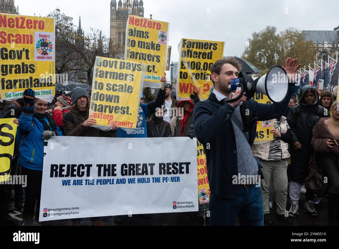 Les agriculteurs protestent à Londres contre l'intention budgétaire du Labour de limiter l'aide aux biens agricoles (APR) qui, selon eux, risque de compromettre l'avenir de l'agriculture Banque D'Images