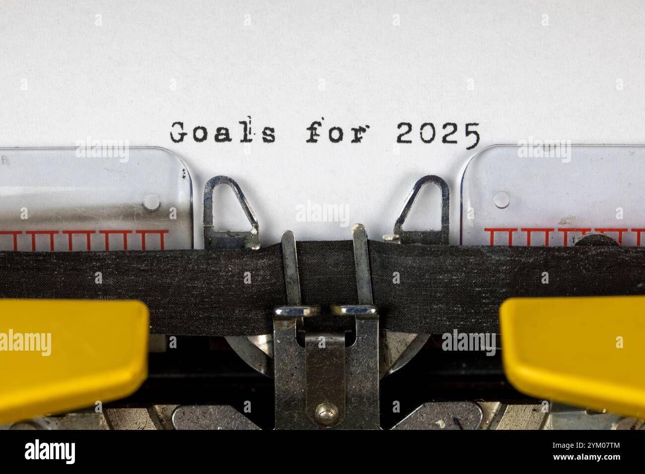 Buts pour 2025 écrits sur une vieille machine à écrire Banque D'Images