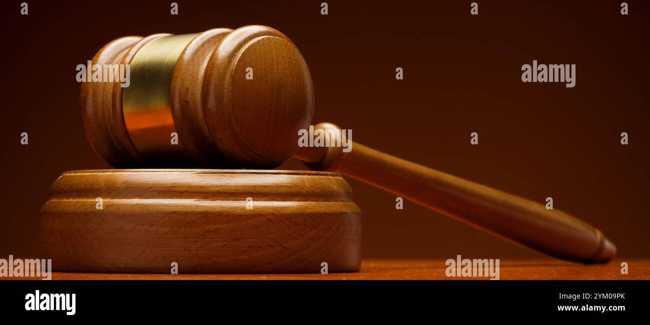 Vue rapprochée du marteau en bois Banque D'Images