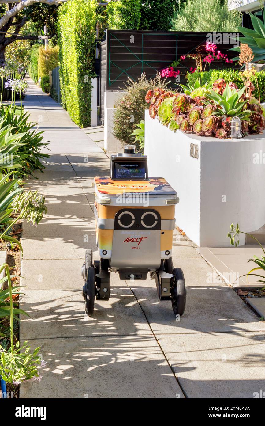 Un robot de livraison à Los Angeles, Californie Banque D'Images