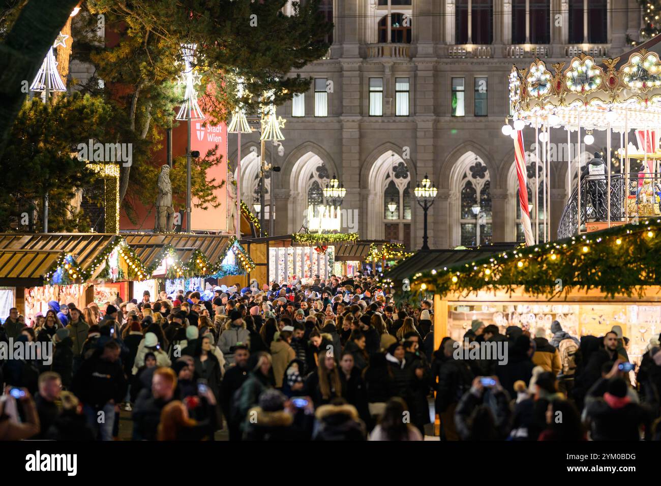 Illustration sur le thème du marché de Noël/Noël/marché de Noël/Avent. Photo prise au marché de Noël sur la Rathausplatz le samedi 16 novembre 2024, à Vienne, Autriche. Vue du marché de Noël - 20241116 PD14788 crédit : APA-PictureDesk/Alamy Live News Banque D'Images