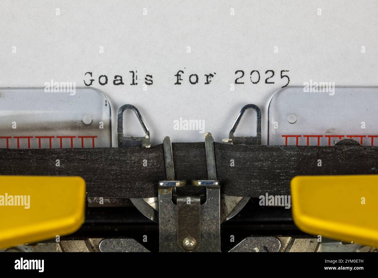 Buts pour 2025 écrits sur une vieille machine à écrire Banque D'Images
