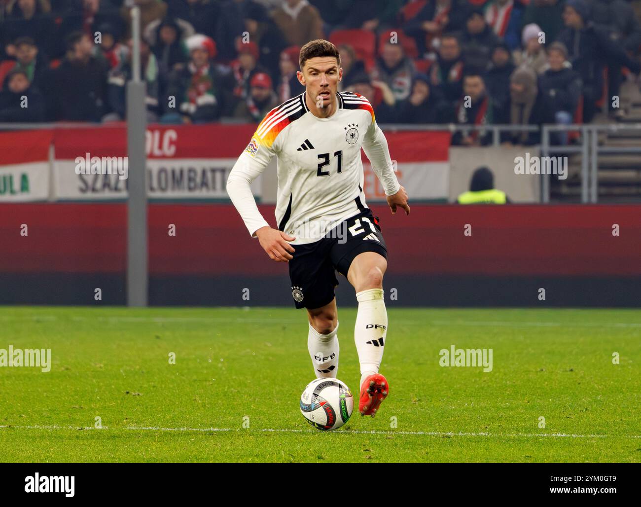 Budapest, Hongrie. 19 novembre 2024. L'Allemand Robin Gosens contrôle le ballon lors du match UEFA Nations League 2024/25 League A Group A3 entre la Hongrie et l'Allemagne à Puskas Arena le 19 novembre 2024 à Budapest, Hongrie. Crédit : Laszlo Szirtesi/Alamy Live News Banque D'Images