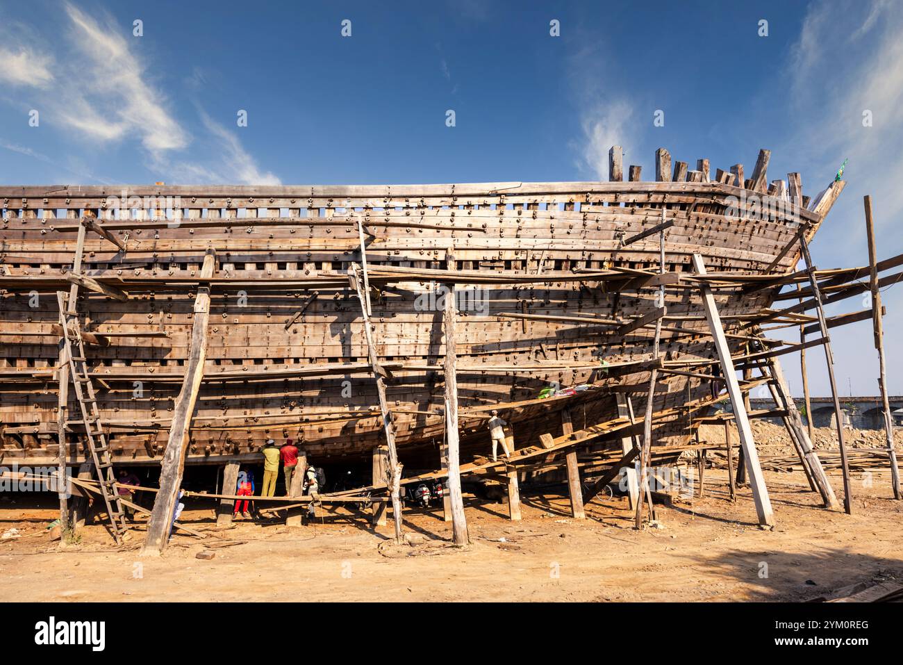 Bateau en bois en construction, Mandvi, Gujarat, Inde Banque D'Images