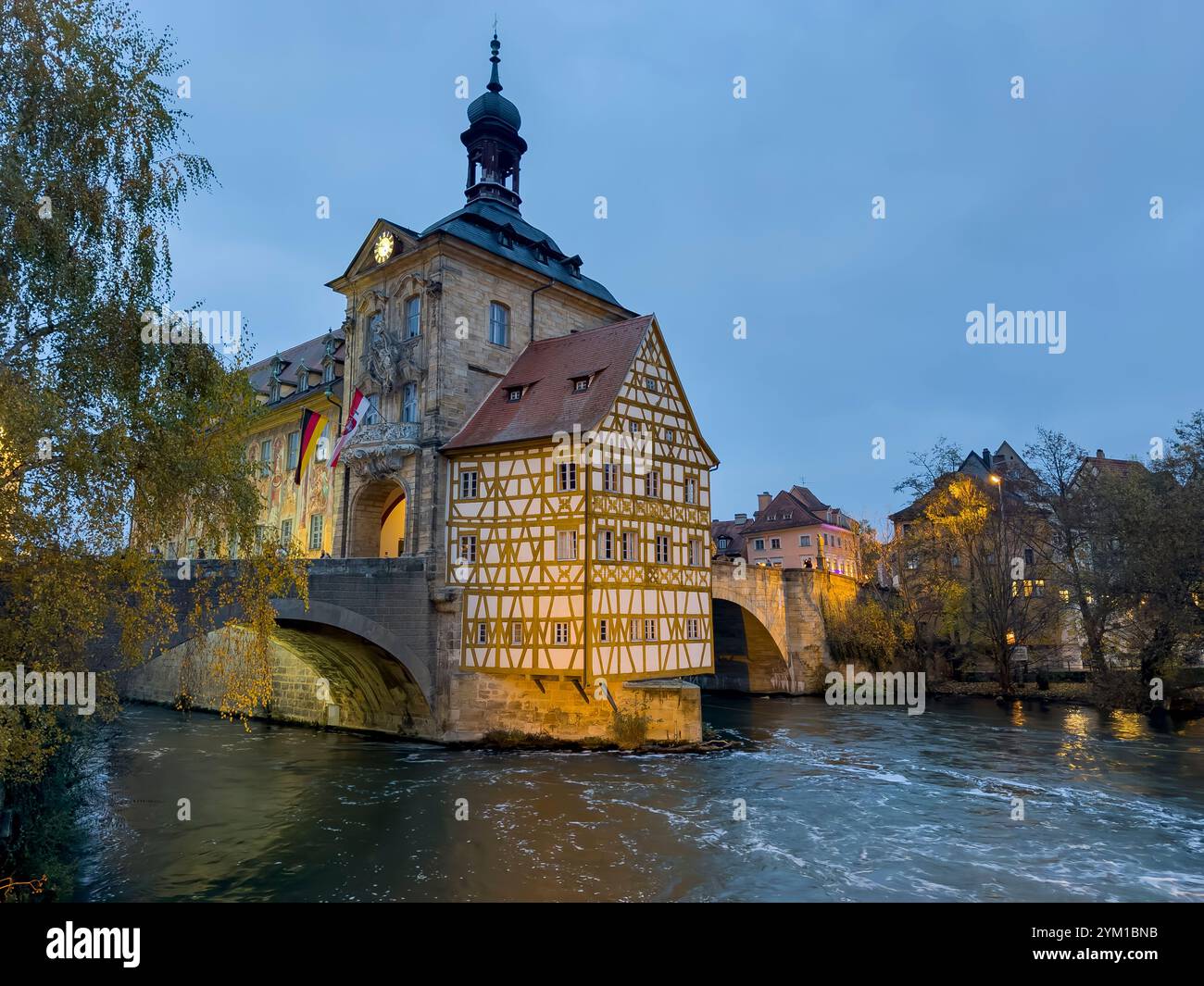 Ancien hôtel de ville de Bamberg la nuit haute-Franconie, Bavière, Allemagne, Europe en automne Banque D'Images
