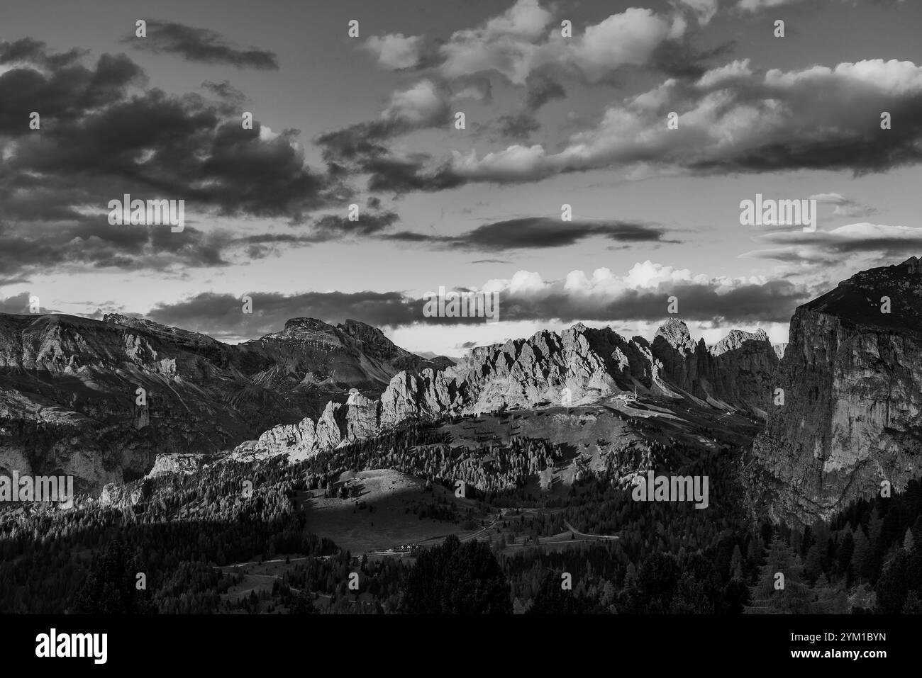Vue panoramique sur les Dolomites du Val Gardena en Italie. Banque D'Images