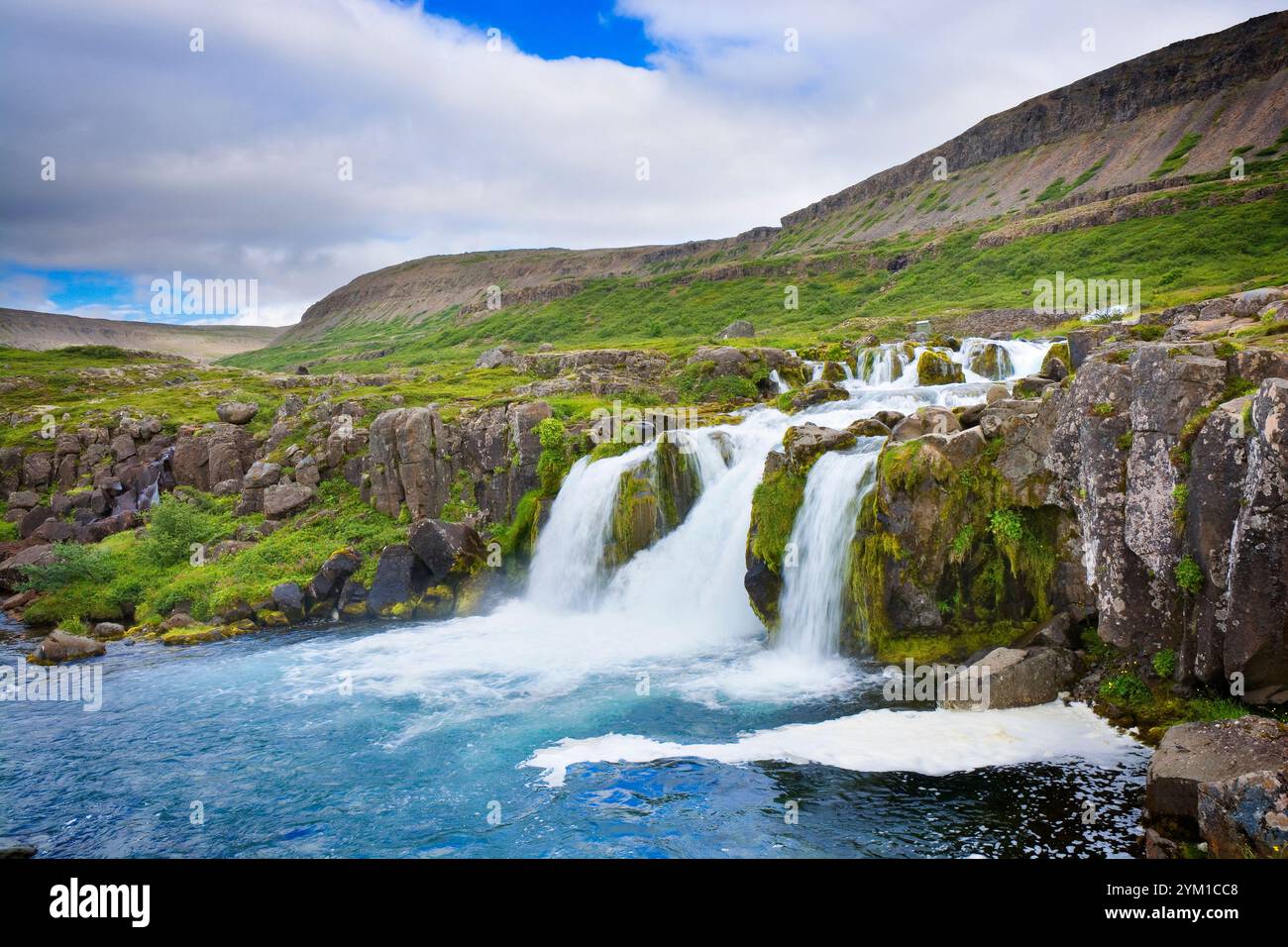 Bæjarfoss - une dans une série de 7 cascades menant à la célèbre cascade Dynjandi dans la région des Westfjords en Islande Banque D'Images