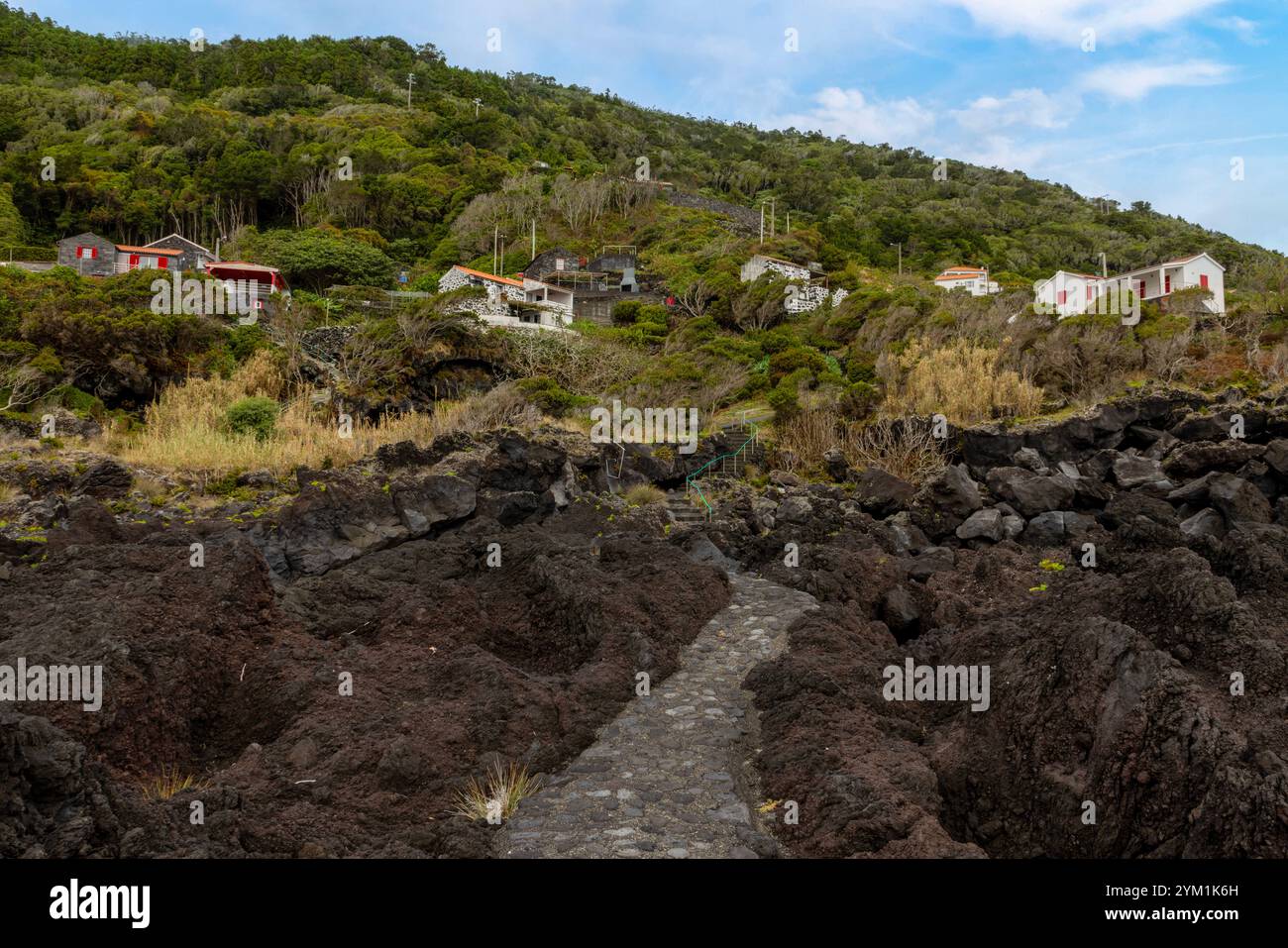 Les piscines naturelles de lave à Ribeira Seca, Ribeiras, Lajes do Pico, sur l'île de Pico aux Açores. Banque D'Images